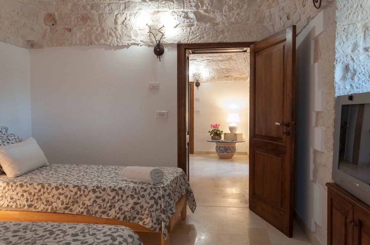 Trulli พร้อมสระว่ายน้ำส่วนตัวในปุลยาสำหรับ 8 ท่าน