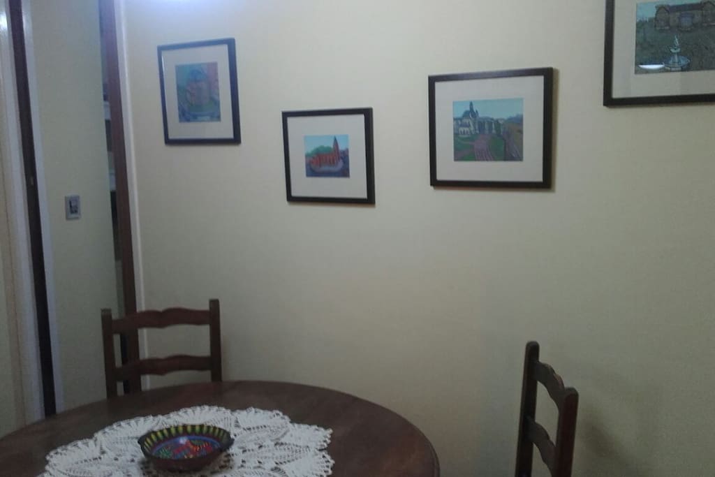 Comedor. Comunicación con cocina, baño, sala de estar y habitación