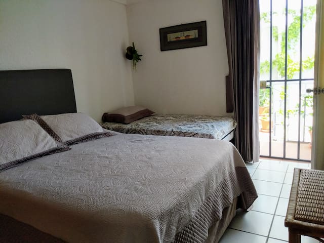 Entire home with 2 bedrooms in Ciudad de Guatemala - Casa Jade Big Apartment 2B/2b Zona 13 by Airport