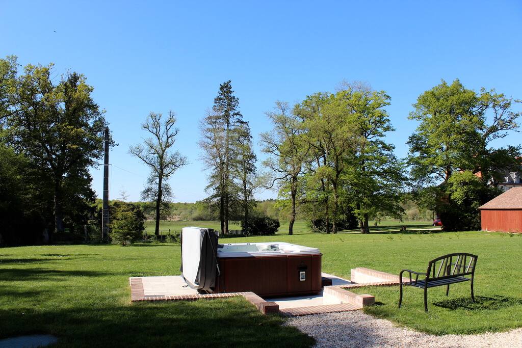 Spa extérieur chauffé à 37° (ouvert toute l'année)