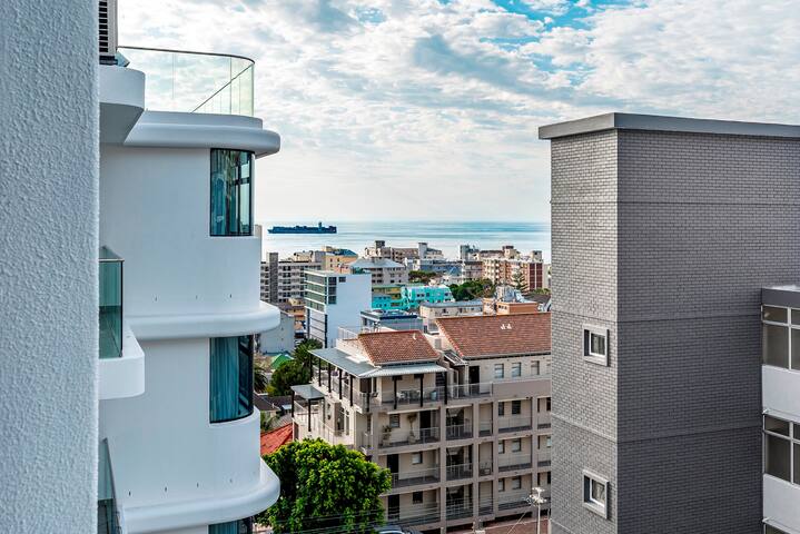 Strand Beach, Magnificent two bedroom Apartment… Sea Point gallery image 3