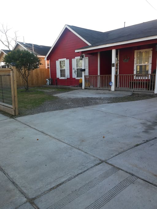another view of front yard