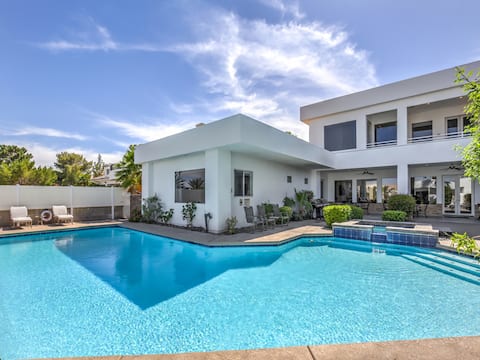 Modern 7000sf VILLA, Basketball/Tennis Court