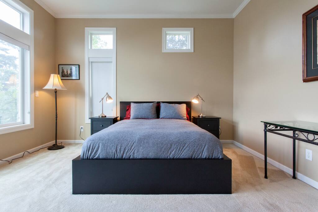 Master bedroom and luxury bath is the full floor 700 plus feet.