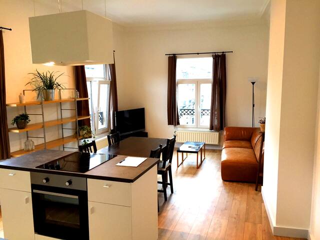 Luminous Duplex – Rue Saint Bernard gallery image 2