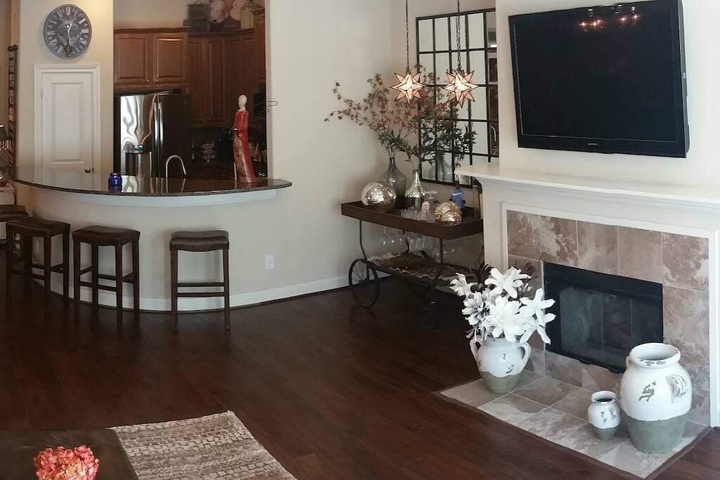 TV/Fireplace