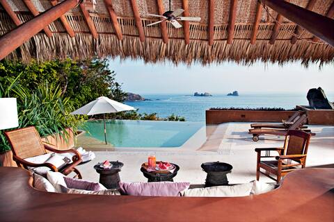 Captivating views/ Private Beach Getaway!