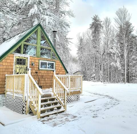 Eagle's Nest A-frame: Riverfront: +/-Treehouse!