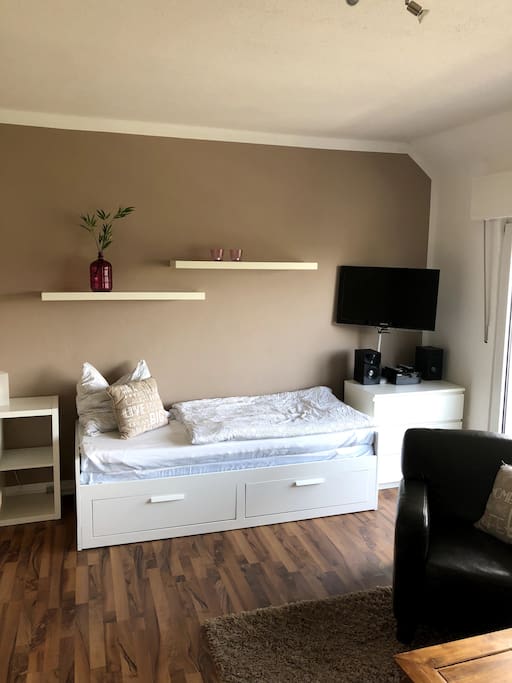 Bett 80x200 oder ausgezogen 160x200 cm