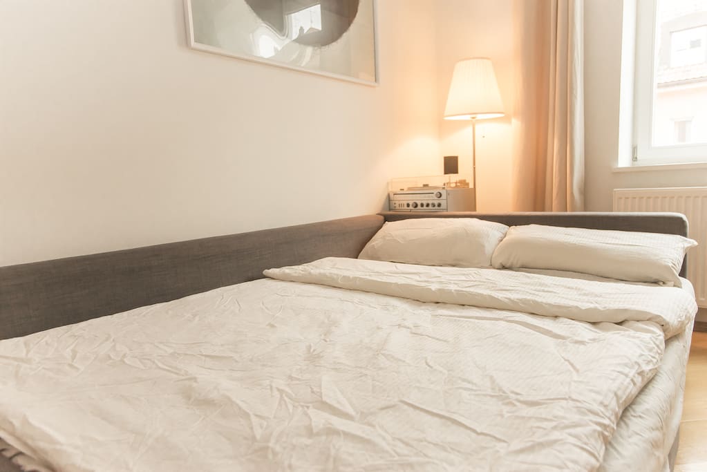 sleeping option for 2 (also possible with two single blankets)