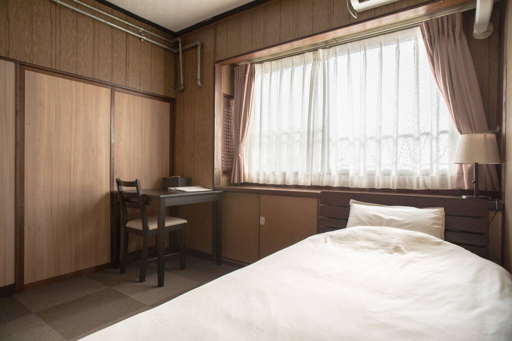 洋室(シングル)
Western-style room(1 person)