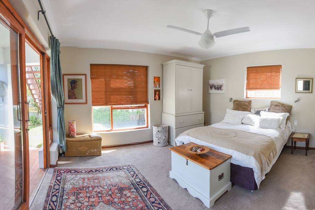 Main bedroom en suite leading out to the garden.