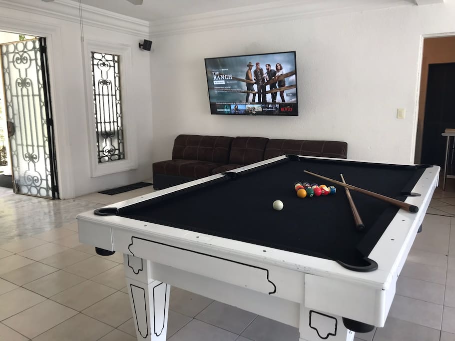 MESA DE BILLAR Y PANTALLA ANDROID DE 65" SONY