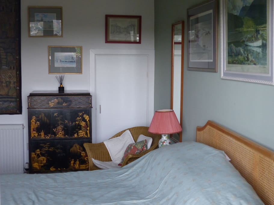 A good size double room