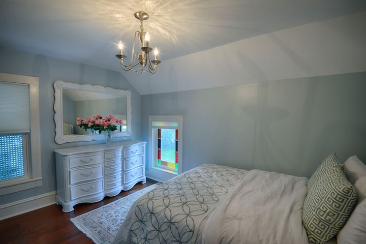 DUCHESS
Second Floor Bedroom 
Full Size Bed