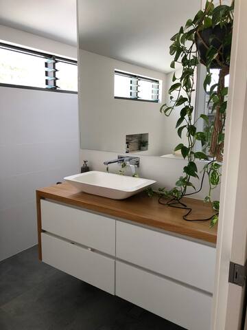 Coolum Beach Break + Granny Flat + pet friendly gallery image 3