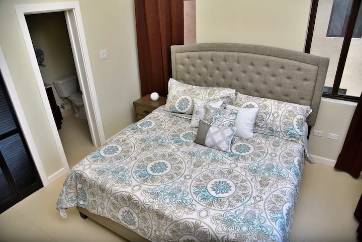 Главна спалня от друг изглед. 