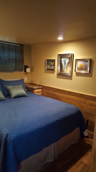 Bedroom with Queen bed