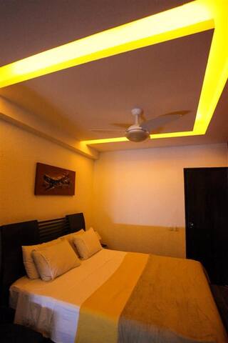 Penthouse Sugarloaf #200C gallery image 3