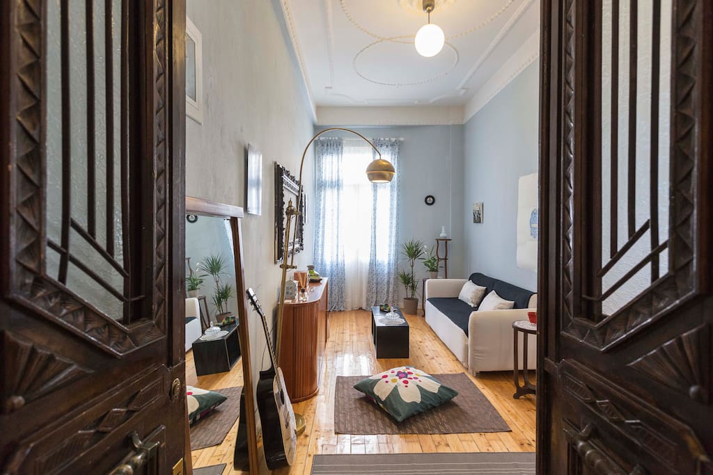 Entering flat into the living room through the main handcrafted wooden double door!!!