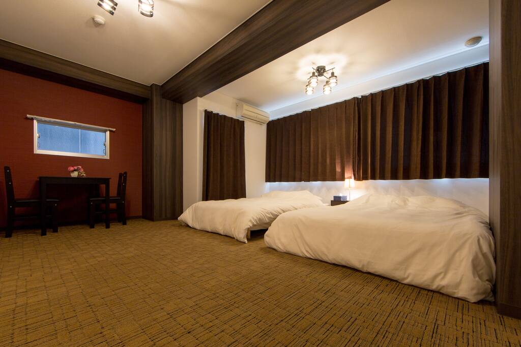 Lavish wide bedroom ①/奢华全寝室①/호화로운 넓은 침실 ①