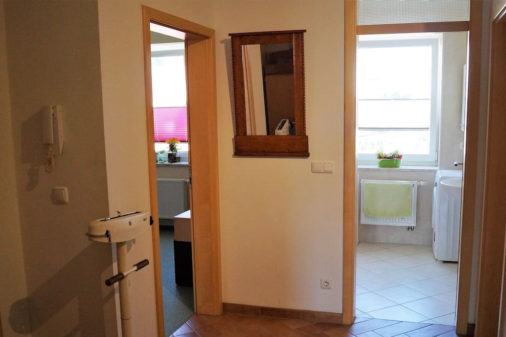 Ansicht Gästezimmer und -bad