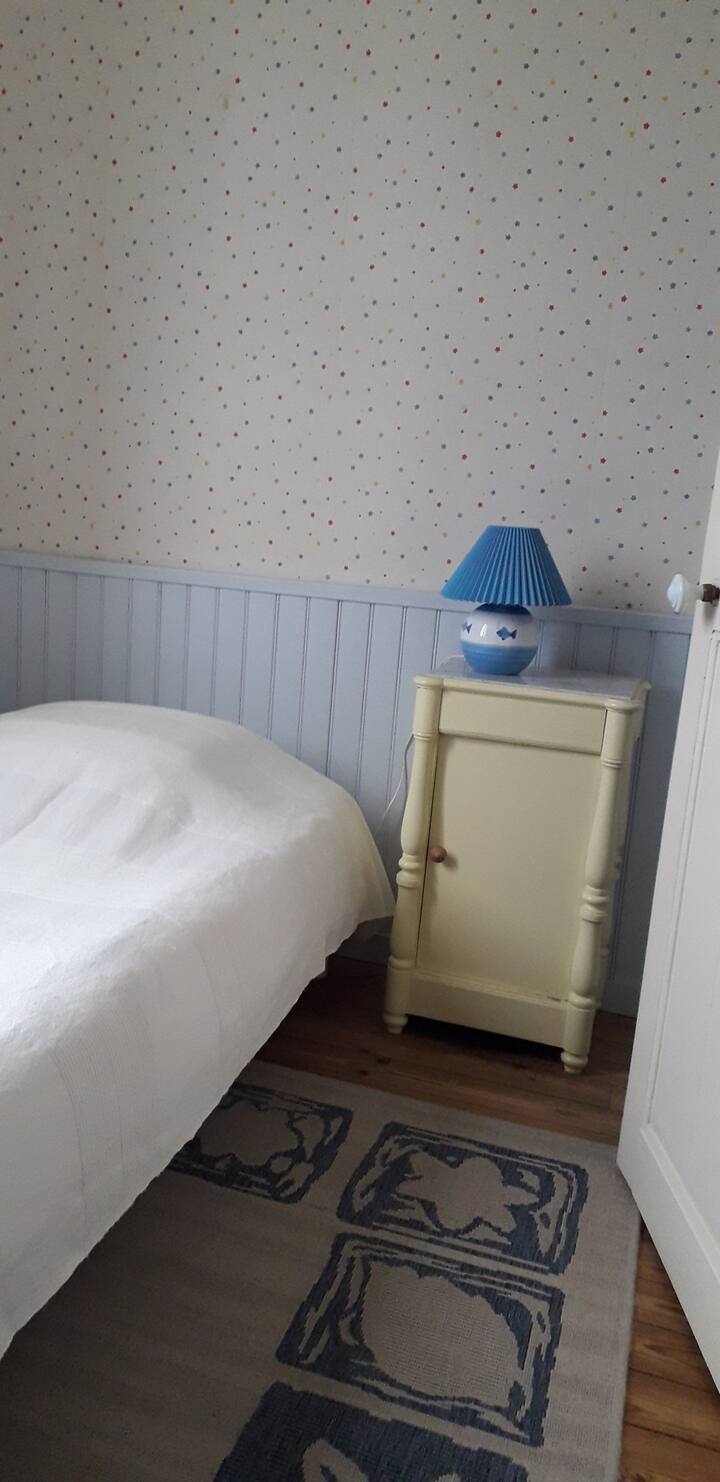 იატაკის

საძინებელი 3
ერთადგილიანი საწოლი 