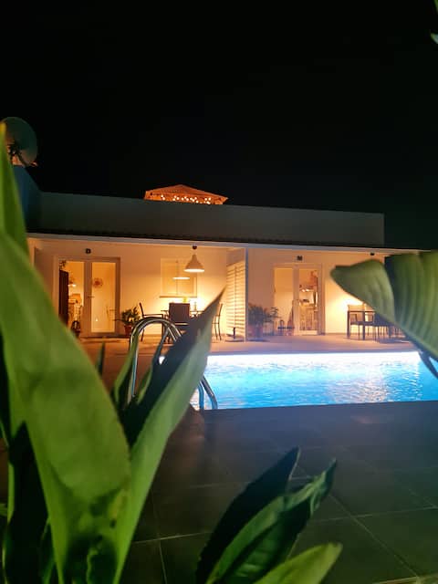Anuncio de Airbnb popular: Villa Tino Casa M en Los Llanos De Aridane