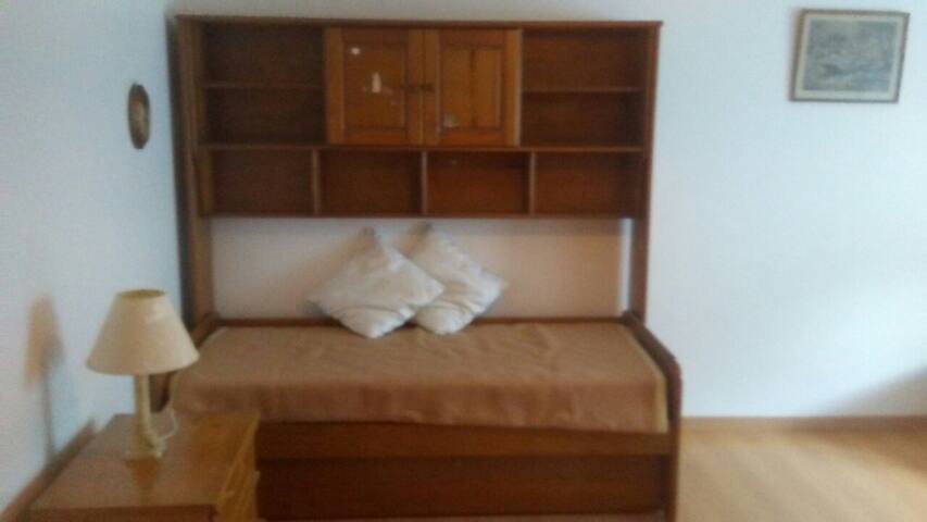 Habitacion amplia y luminosa, baño privado dentro.