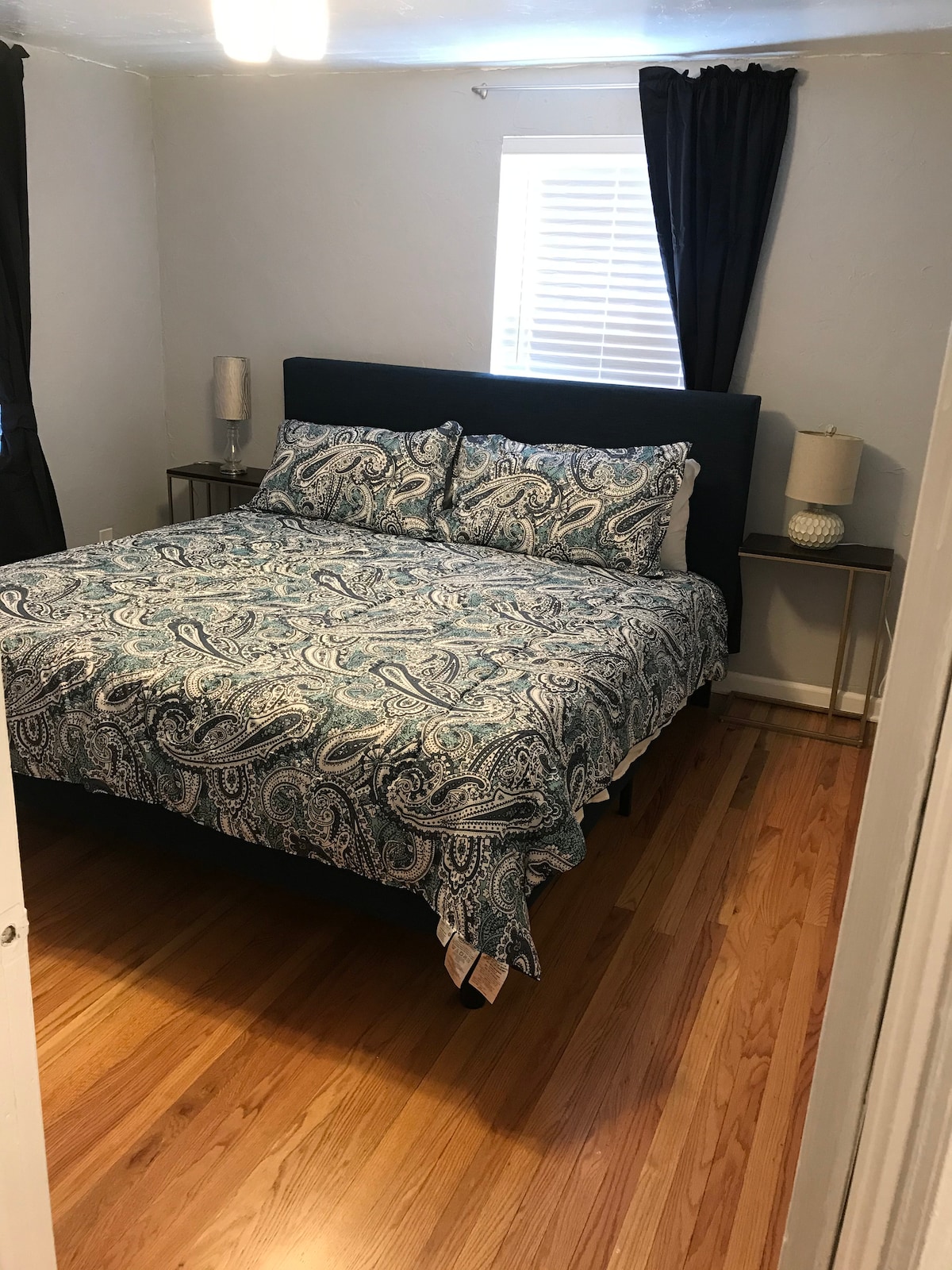 Spálňa č.1. Veľká manželská posteľ