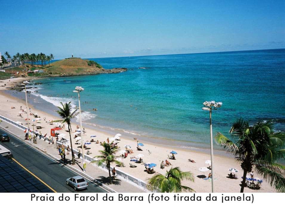 Praia do Farol da Barra (foto tirada da janela)