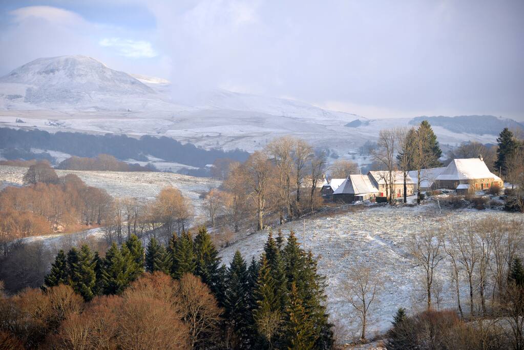 Vue du buron en hiver