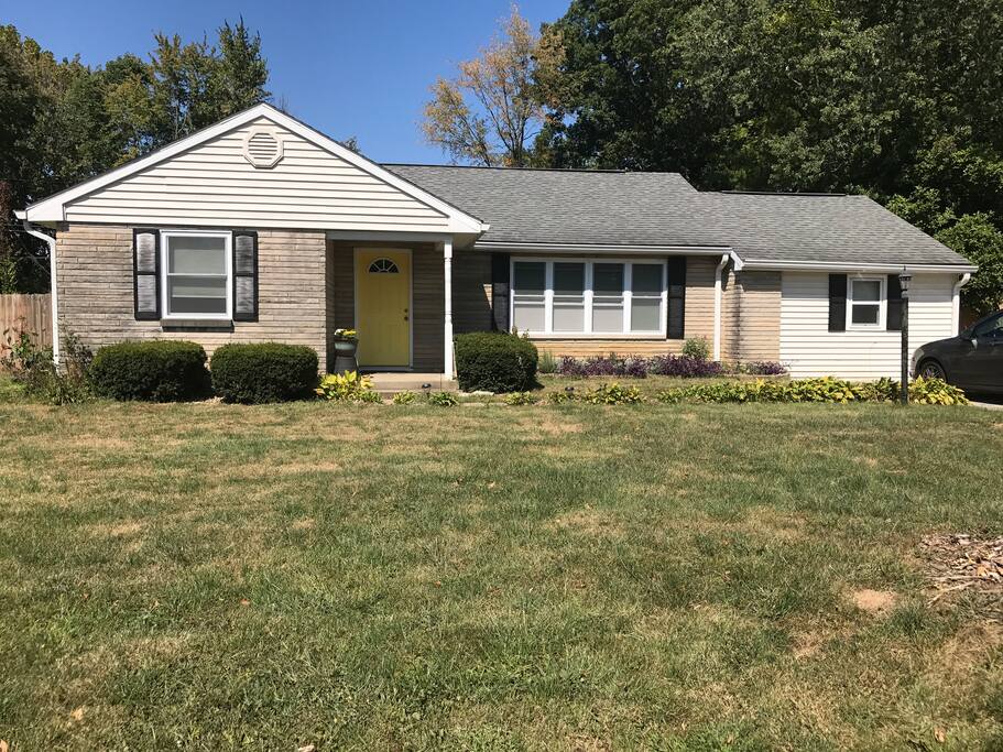 Cozy Limestone Ranch Houses for Rent in Bloomington, Indiana, United