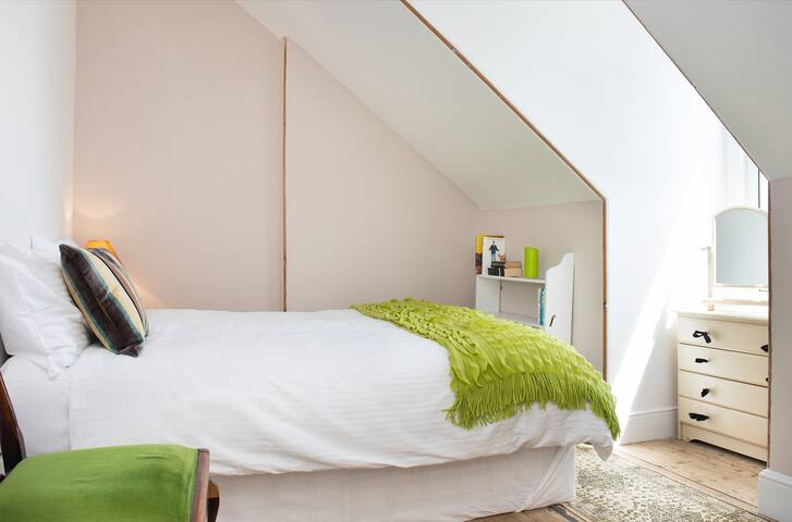 the17b Lovely Edwardian townhouse 4