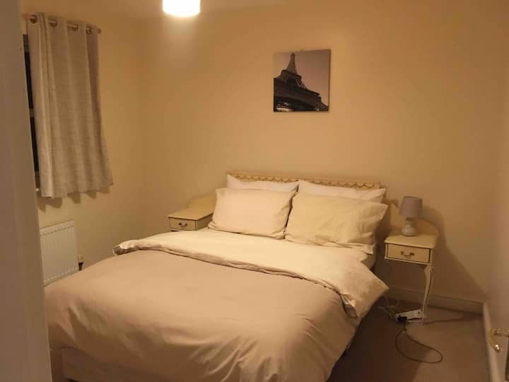 Blossom - a comfy double room in a 3 bed house