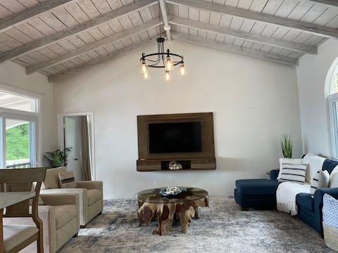 Successful Airbnb property: 2BR/2BA AMAZING MagensBay View! SerenityNorthstar⭐️ in Charlotte Amalie