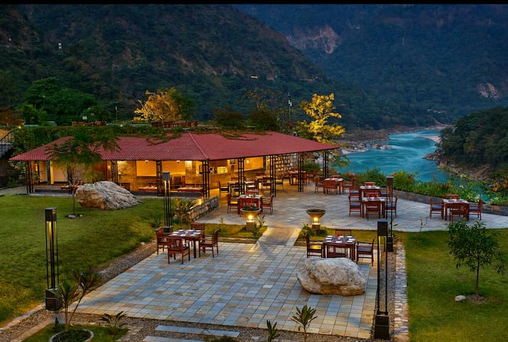 1BR & 1LR - Personal Apartment Garden View