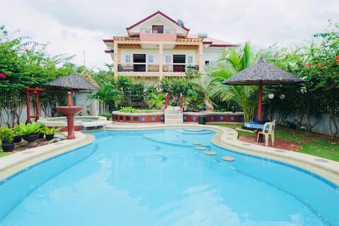 FREE Transfers, Sleeps 20+, Infinity Pool, WiFi
