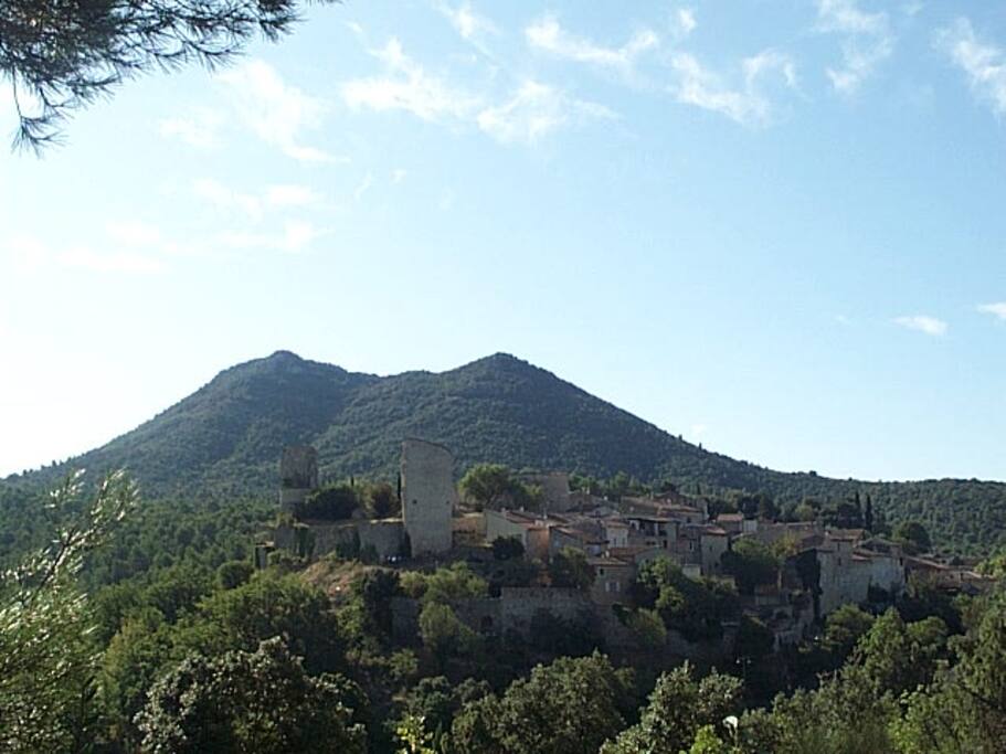 Le village de Pontevès et le Bessillon altitude 700 mètres