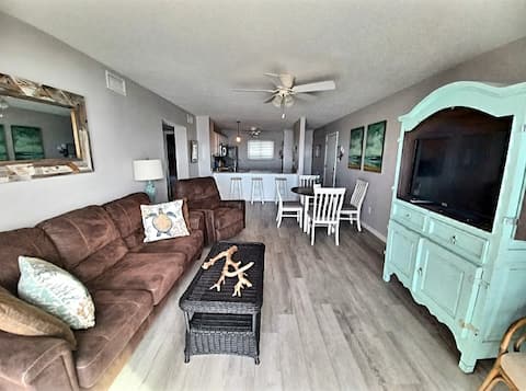Top Airbnb: Tide One On @ Topsail Dunes • Adult Getaway for 4 in Jacksonville