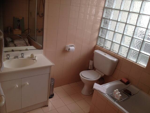 The Fitzroy Northern-Gorgeous Room gallery image 5