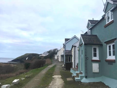 Cosy seaside fisherman's cottage