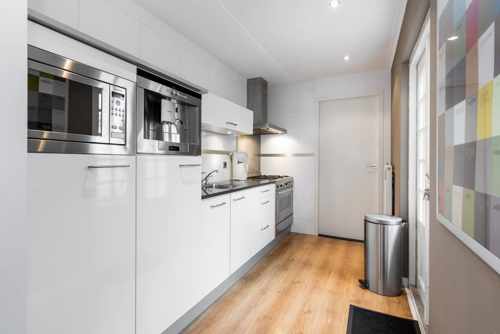 Modern kitchen with microwave, grill, huge oven, 5 pits cooking, a delicious coffee machine and garden doors wich brings you to the romantic place outside.