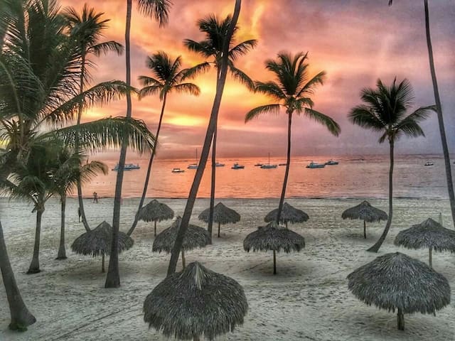 45 STEPS FROM PRIVATE BEACH FULL APARTMENT 1 BEDR.