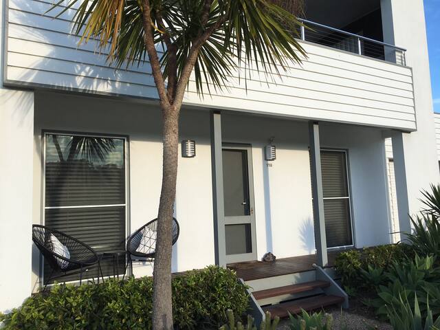 BEACH RETREAT – OCEAN GROVE 3 blocks to the beach gallery image 2