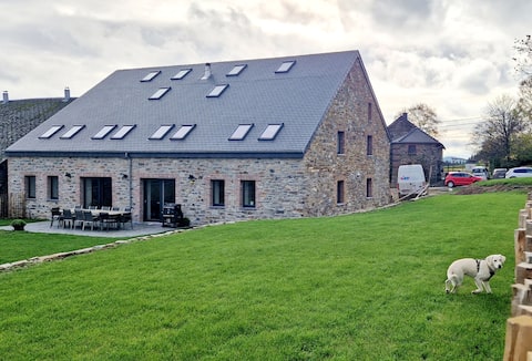 Spacious and modern furnished vacation home!