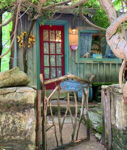 Enchanted Cottages Birdsong Bungalow Cottages For Rent In Eureka