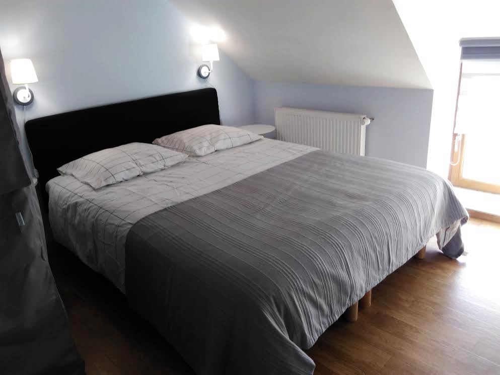 חדר זוגי, ראשון