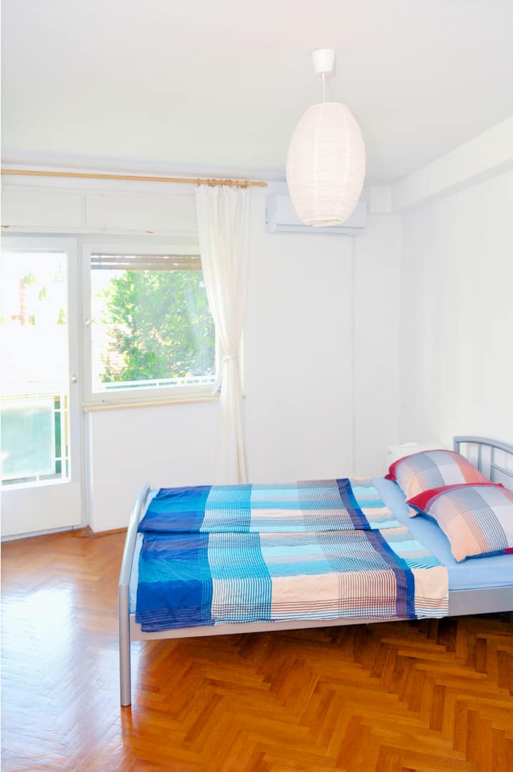COZY ROOM WITH PRIVATE BATHROOM