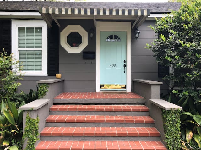 South Highland Charm with private entry!